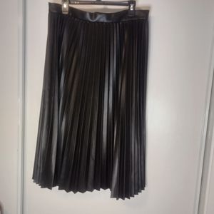 BROOKS BROTHERS Black Faux Leather Pleated Skirt size 16